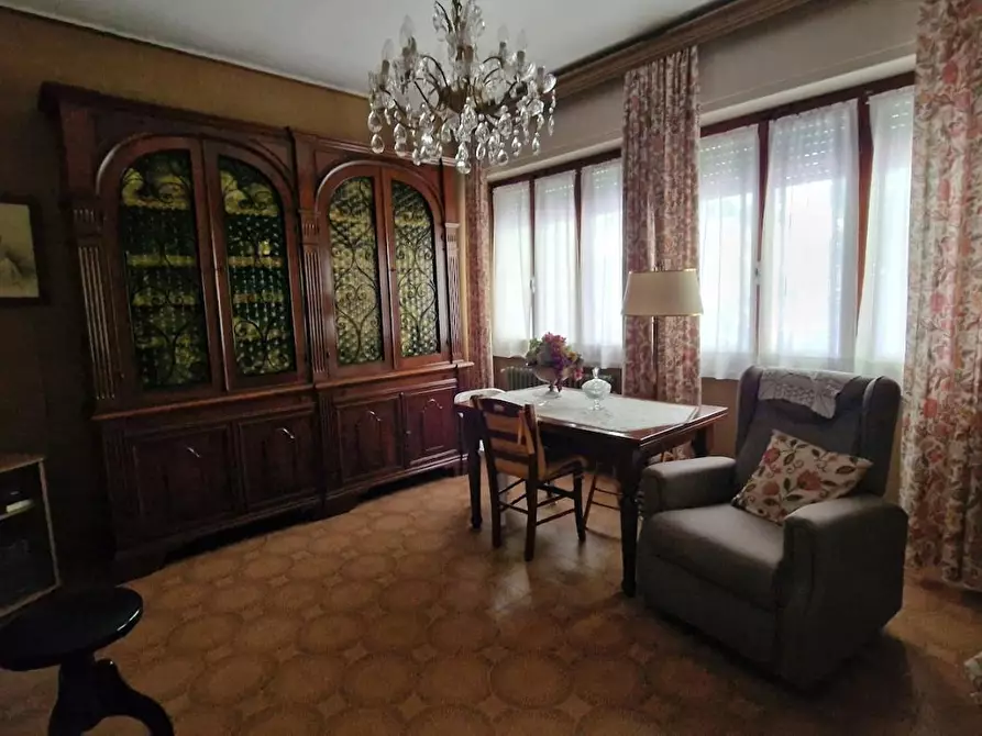 Immagine 1 di Villa in vendita  a Carrara