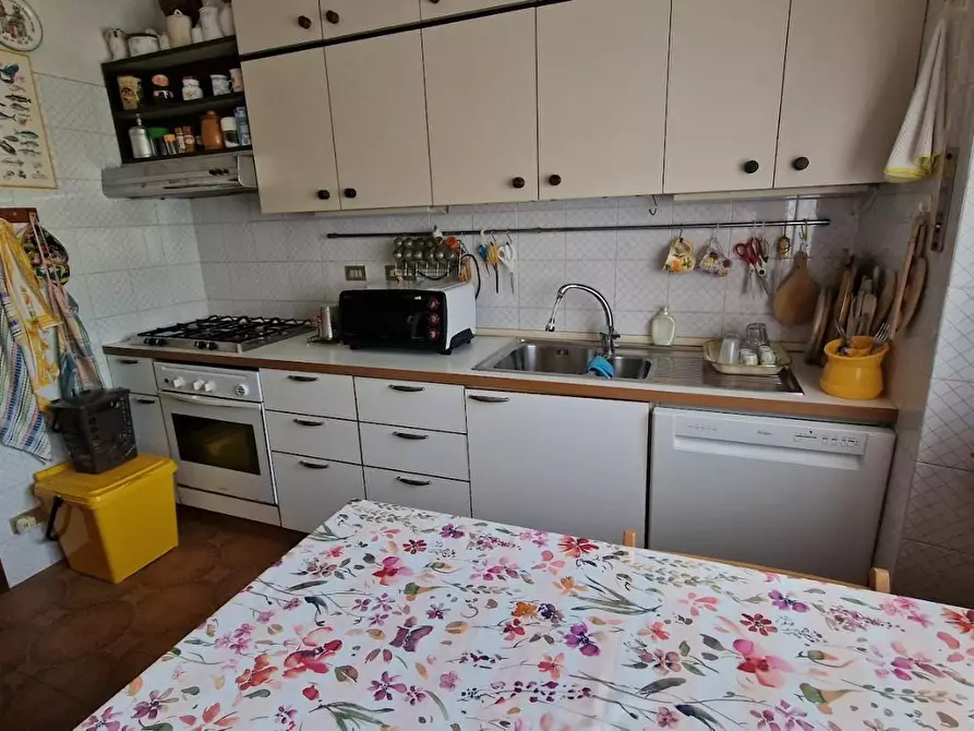 Immagine 6 di Villa in vendita  a Carrara