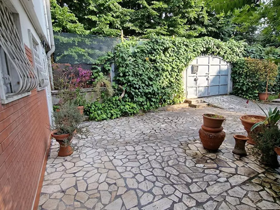 Immagine 34 di Villa in vendita  a Carrara