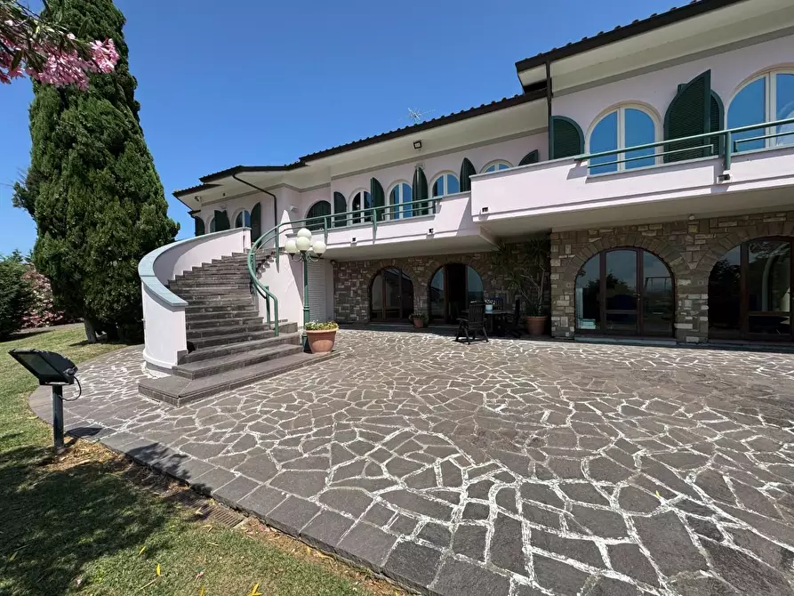 Immagine 10 di Villa in vendita  a Cerreto Guidi