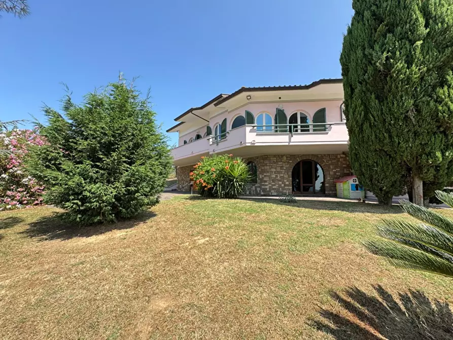 Immagine 6 di Villa in vendita  a Cerreto Guidi