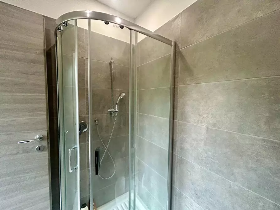 Immagine 11 di Appartamento in vendita  a Siena