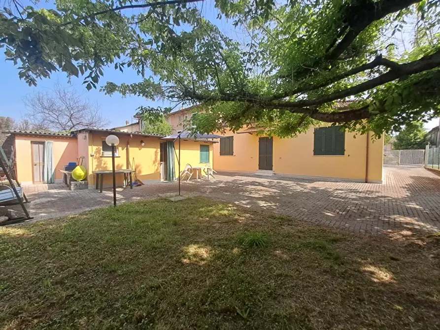 Immagine 2 di Casa indipendente in vendita  a Massa