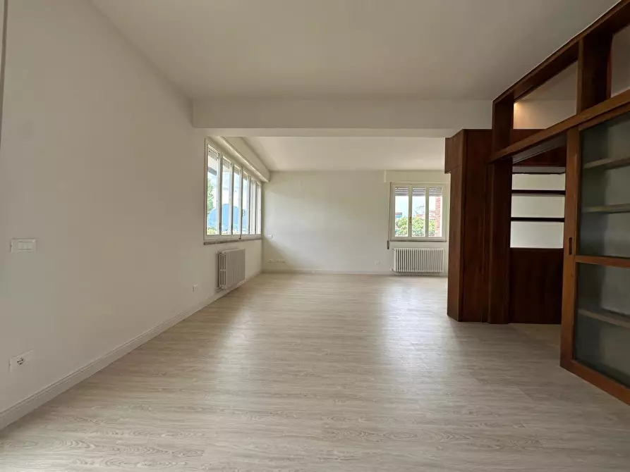 Immagine 2 di Mansarda in vendita  a Viareggio