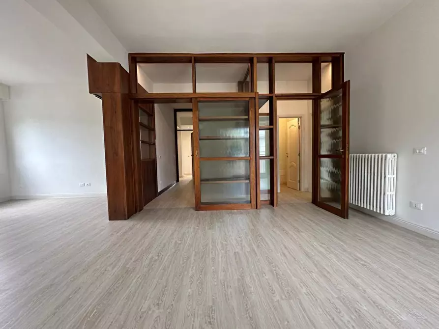 Immagine 4 di Mansarda in vendita  a Viareggio