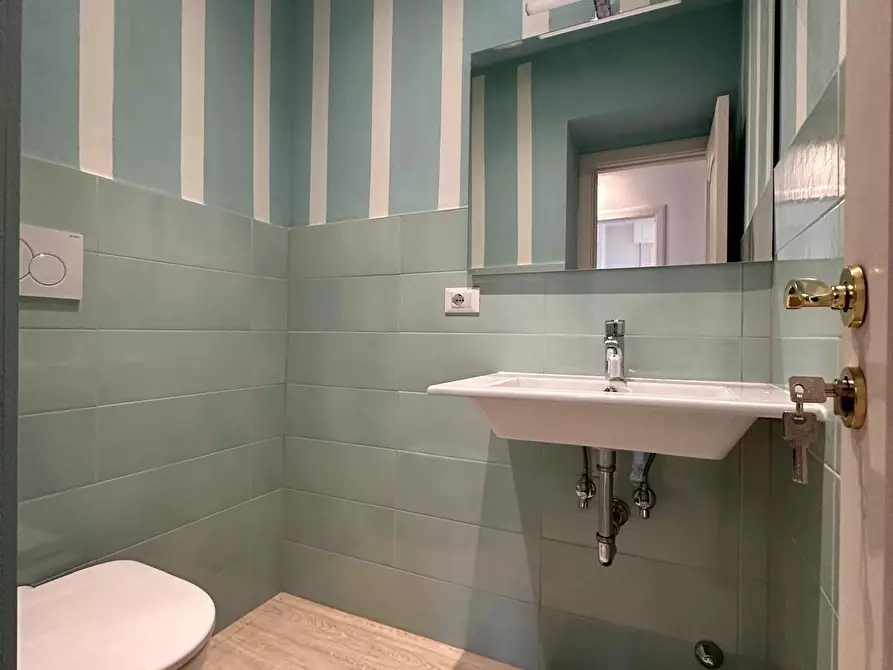 Immagine 12 di Mansarda in vendita  a Viareggio