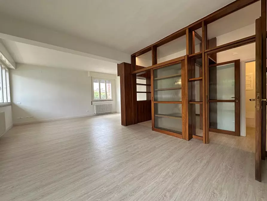 Immagine 19 di Mansarda in vendita  a Viareggio