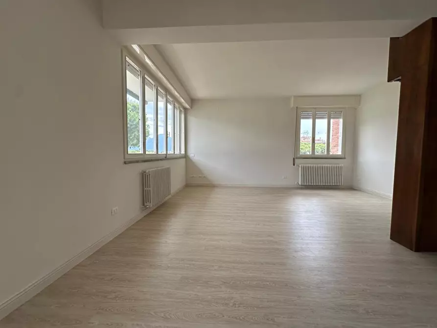 Immagine 22 di Mansarda in vendita  a Viareggio