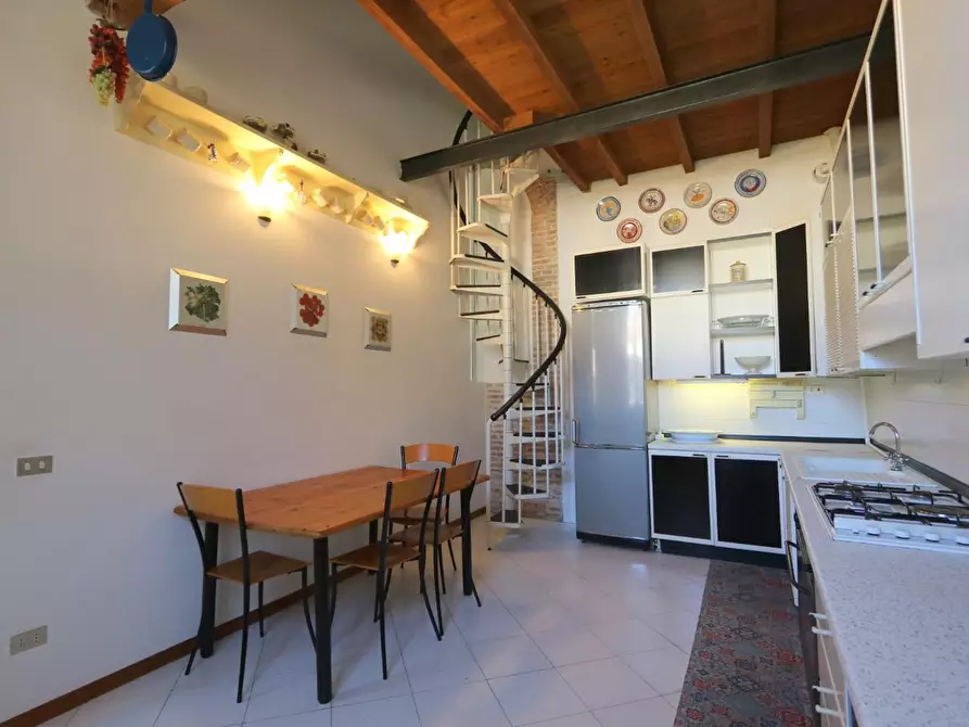 Immagine 15 di Appartamento in vendita  a Pisa