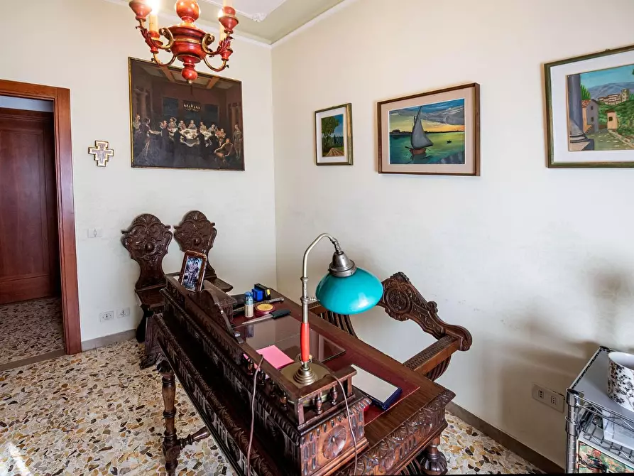 Immagine 10 di Appartamento in vendita  a Siena