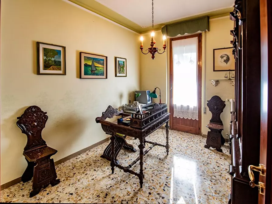 Immagine 9 di Appartamento in vendita  a Siena