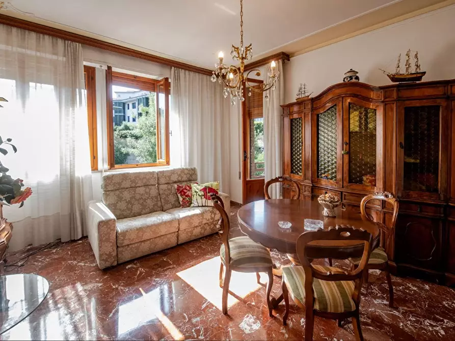 Immagine 4 di Appartamento in vendita  a Siena