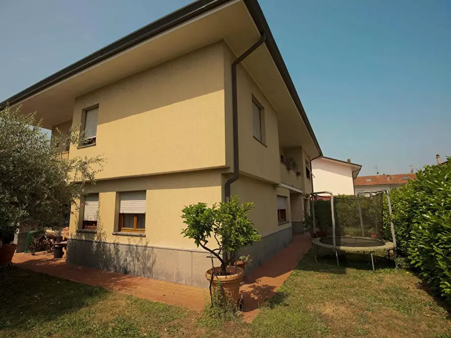 Immagine 17 di Villa in vendita  a Lucca