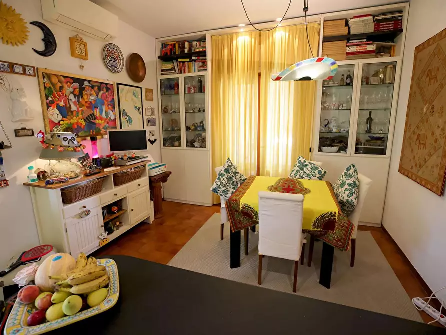 Immagine 5 di Villa in vendita  a Lucca