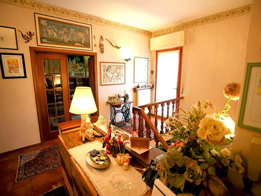 Immagine 2 di Villa in vendita  a Lucca