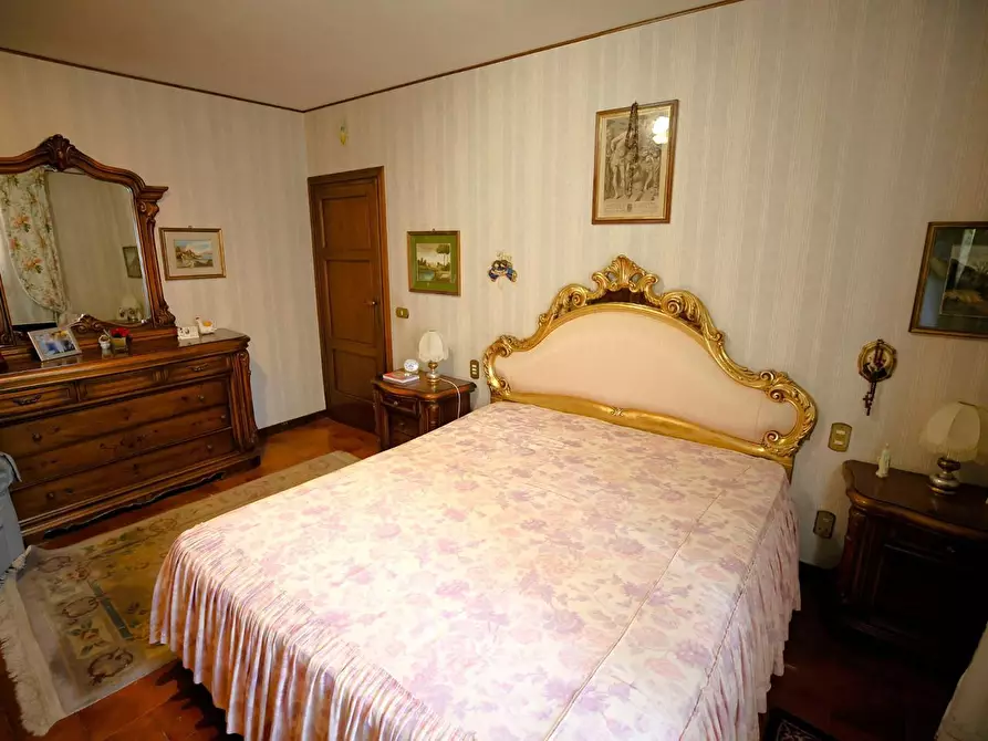 Immagine 14 di Villa in vendita  a Lucca