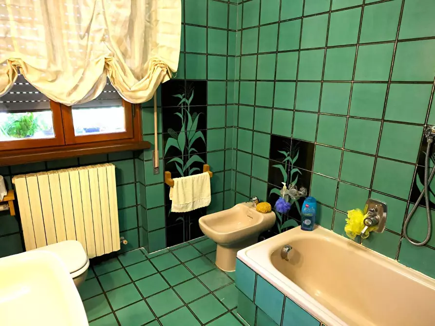 Immagine 12 di Villa in vendita  a Lucca