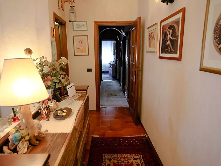 Immagine 3 di Villa in vendita  a Lucca
