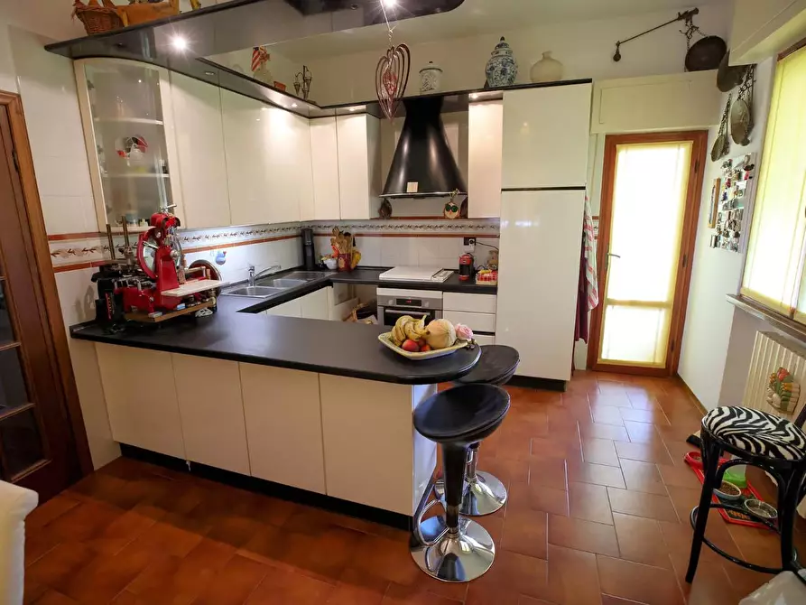 Immagine 4 di Villa in vendita  a Lucca