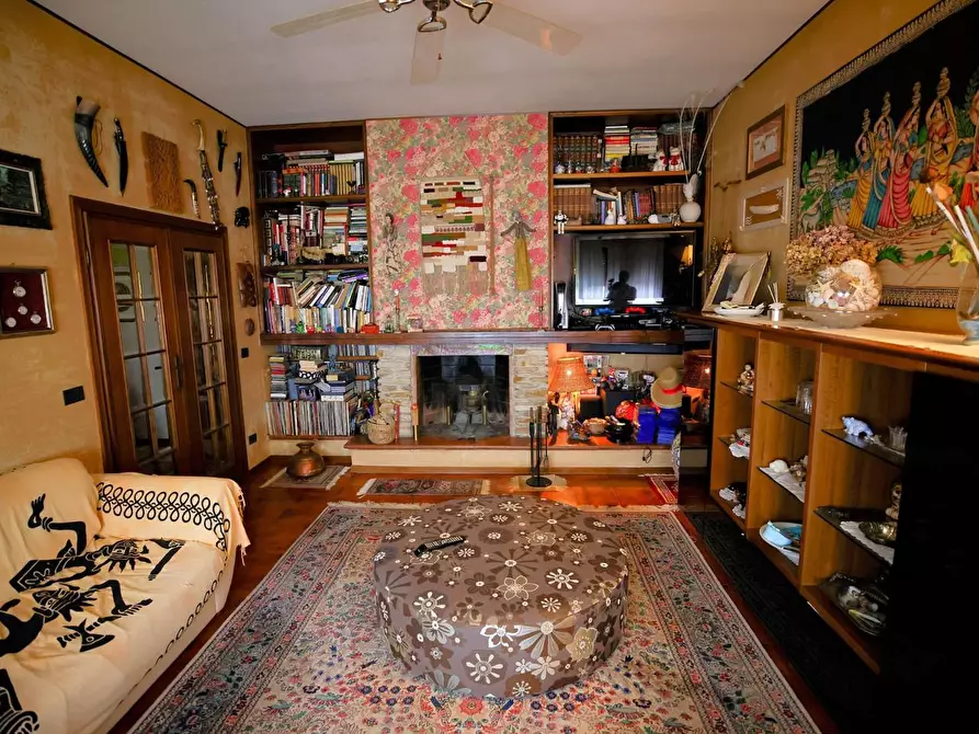 Immagine 9 di Villa in vendita  a Lucca