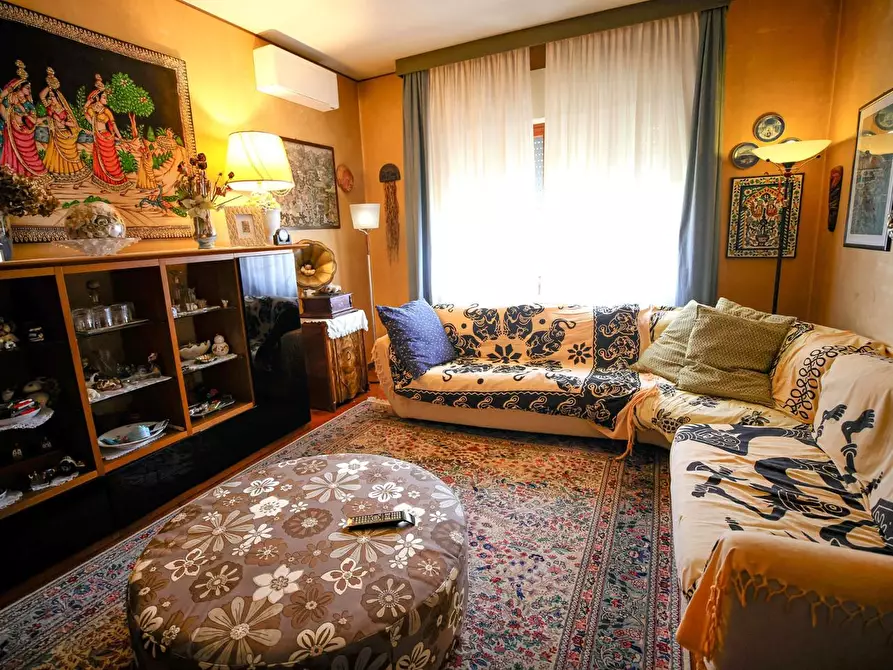 Immagine 10 di Villa in vendita  a Lucca