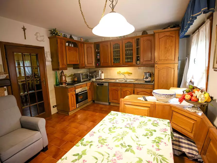 Immagine 6 di Villa in vendita  a Lucca