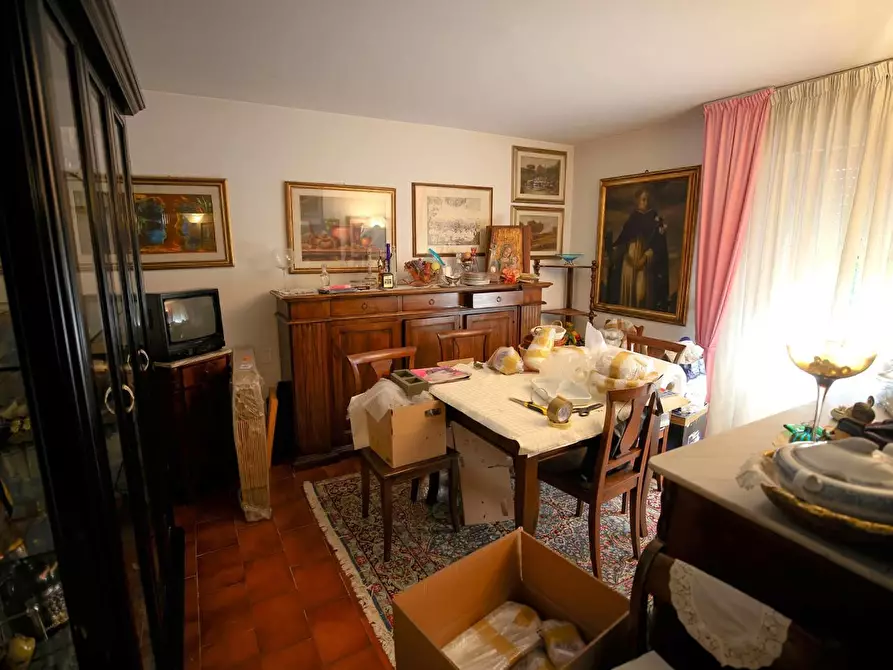 Immagine 11 di Villa in vendita  a Lucca