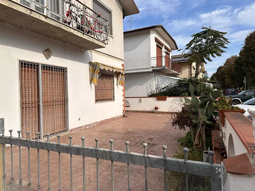 Immagine 59 di Appartamento in vendita  a Viareggio