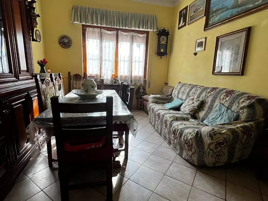 Immagine 3 di Appartamento in vendita  a Viareggio