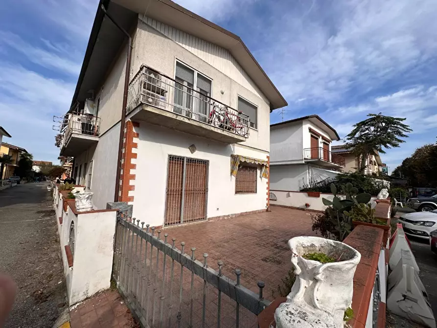 Immagine 57 di Appartamento in vendita  a Viareggio