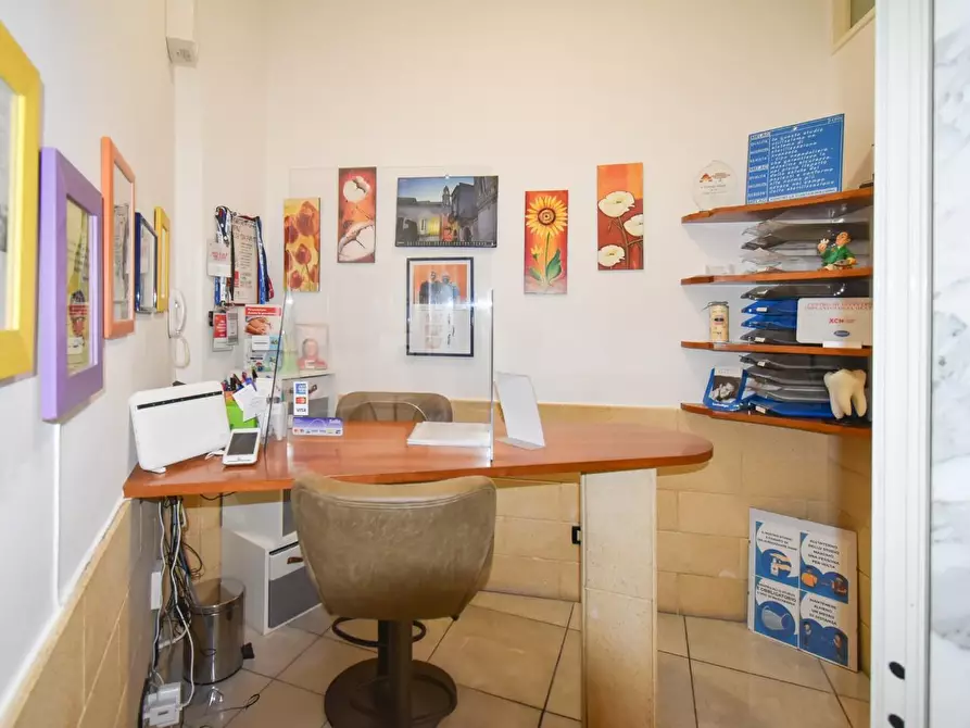Immagine 10 di Ufficio in vendita  a Lecce