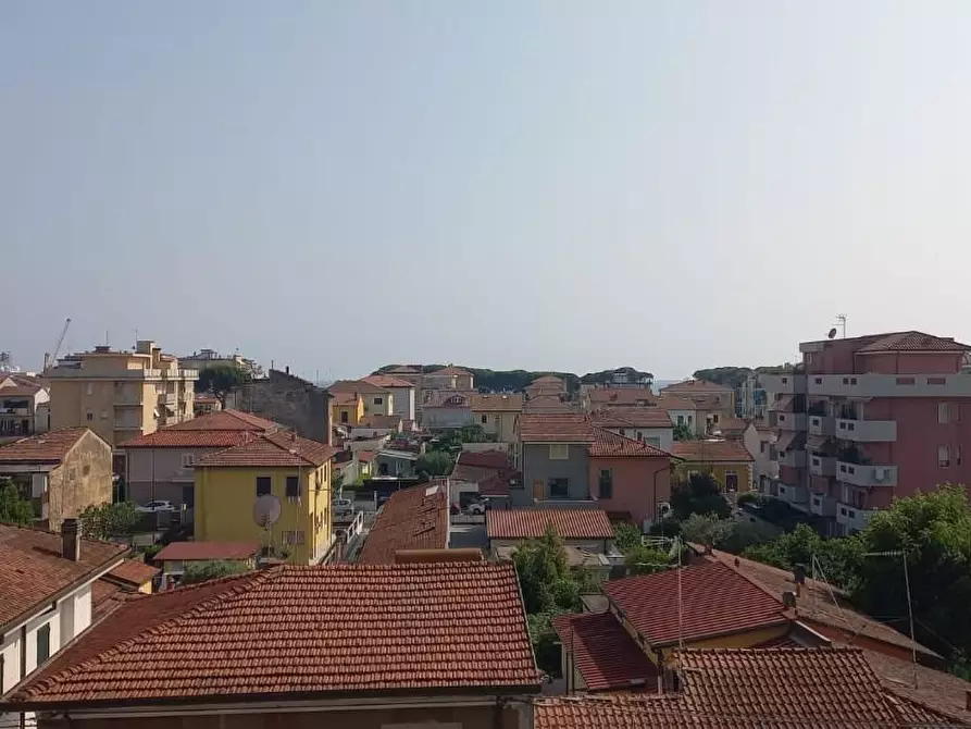 Immagine 1 di Appartamento in vendita  a Carrara