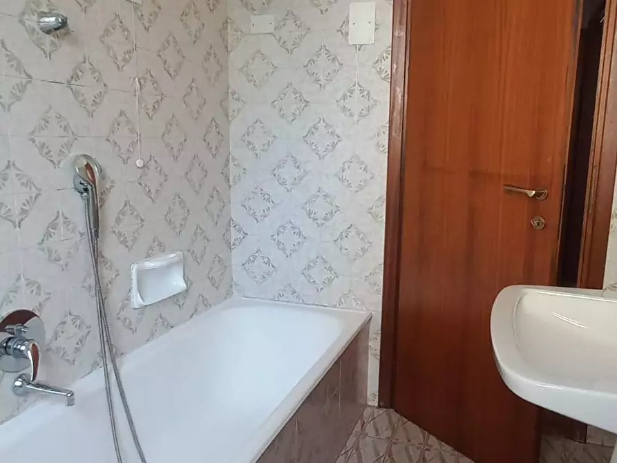 Immagine 10 di Appartamento in vendita  a Carrara