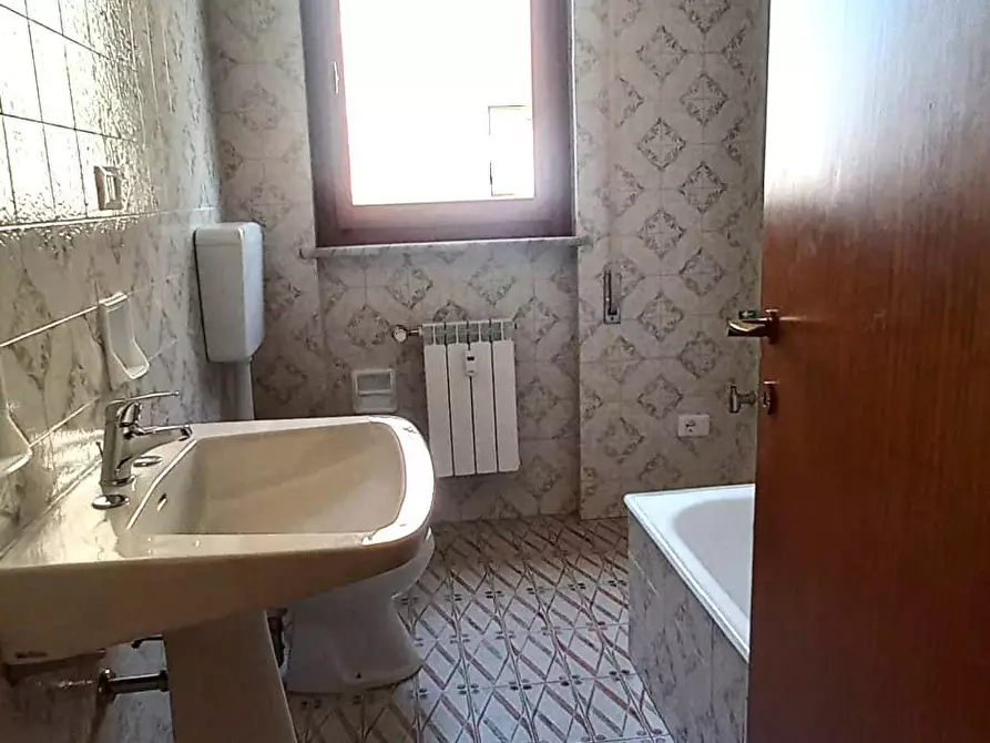 Immagine 13 di Appartamento in vendita  a Carrara