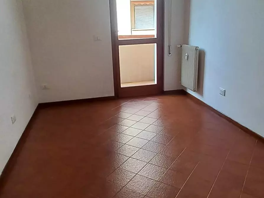 Immagine 11 di Appartamento in vendita  a Carrara