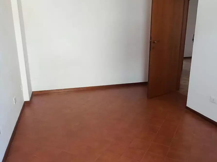 Immagine 12 di Appartamento in vendita  a Carrara