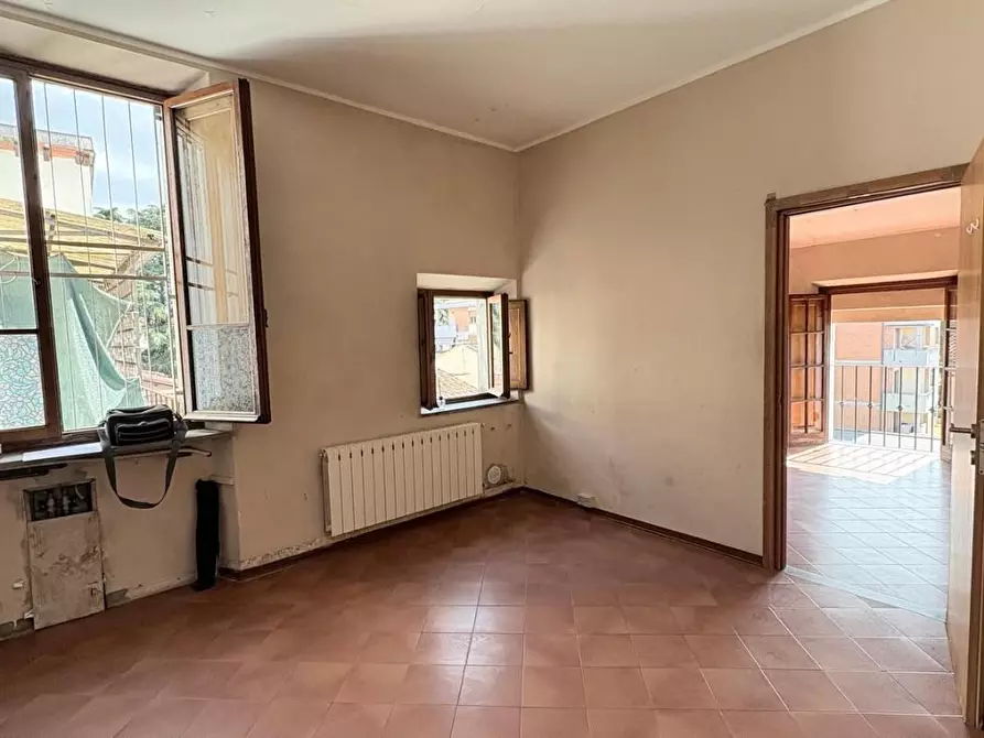 Immagine 2 di Appartamento in vendita  a Lucca