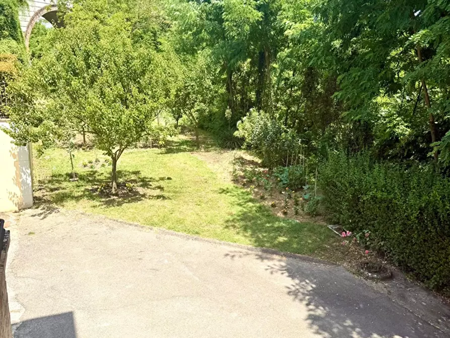 Immagine 10 di Appartamento in vendita  a Siena