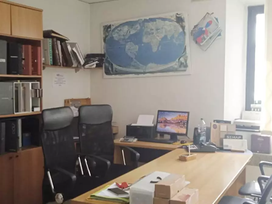 Immagine 7 di Locale commerciale in vendita  a Montale