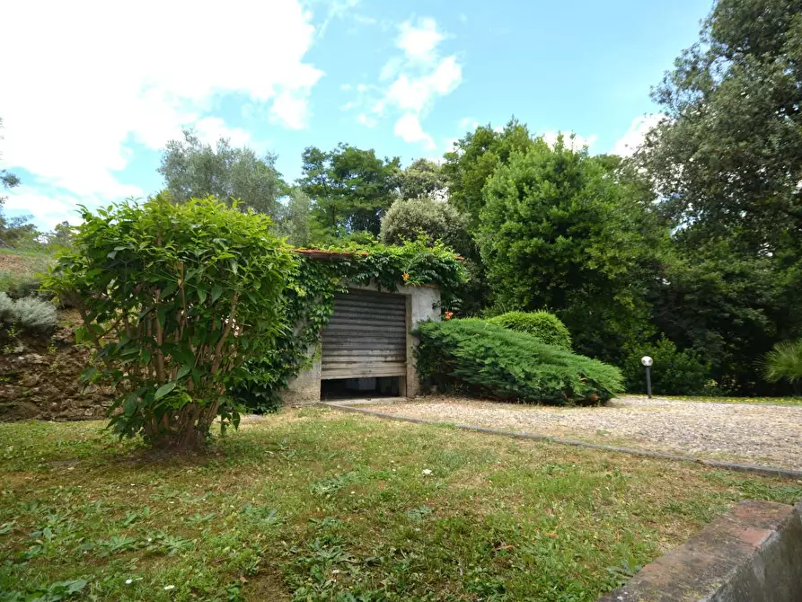 Immagine 22 di Casa bifamiliare in vendita  a Lucca