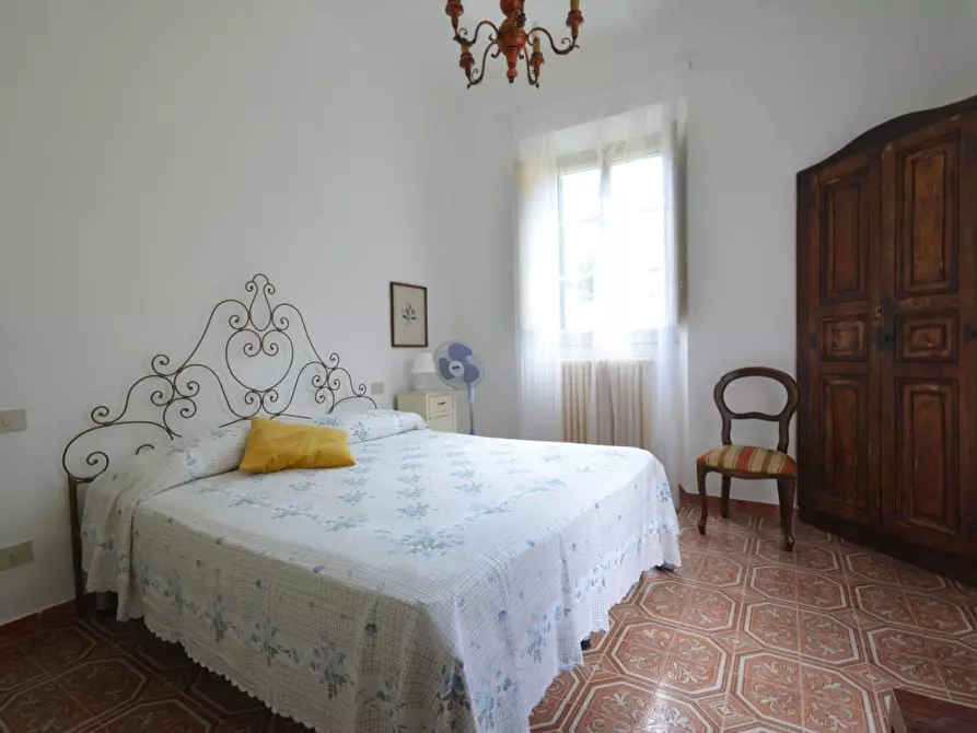 Immagine 9 di Casa bifamiliare in vendita  a Lucca