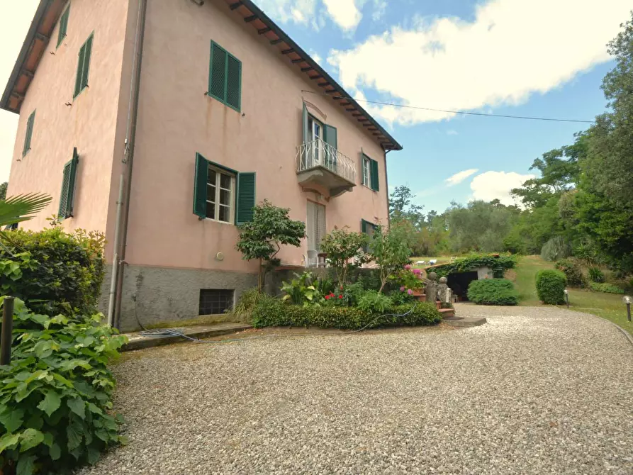 Immagine 2 di Casa bifamiliare in vendita  a Lucca