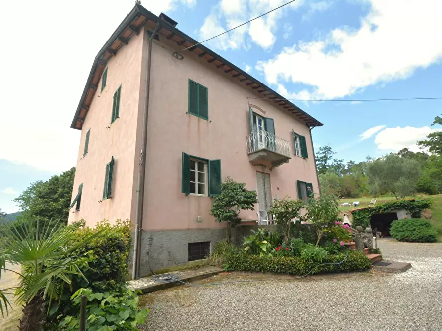 Immagine 3 di Casa bifamiliare in vendita  a Lucca