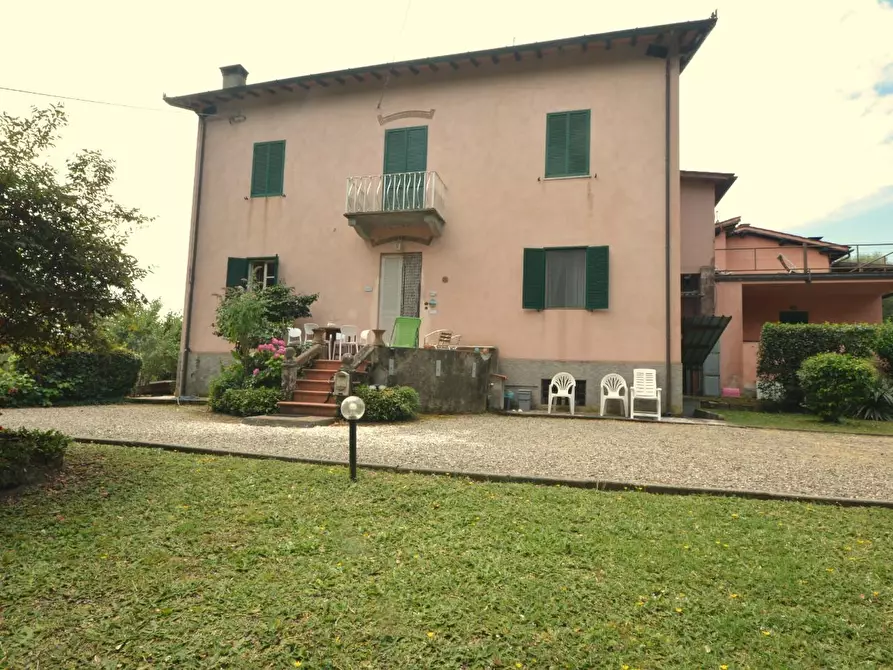 Immagine 23 di Casa bifamiliare in vendita  a Lucca