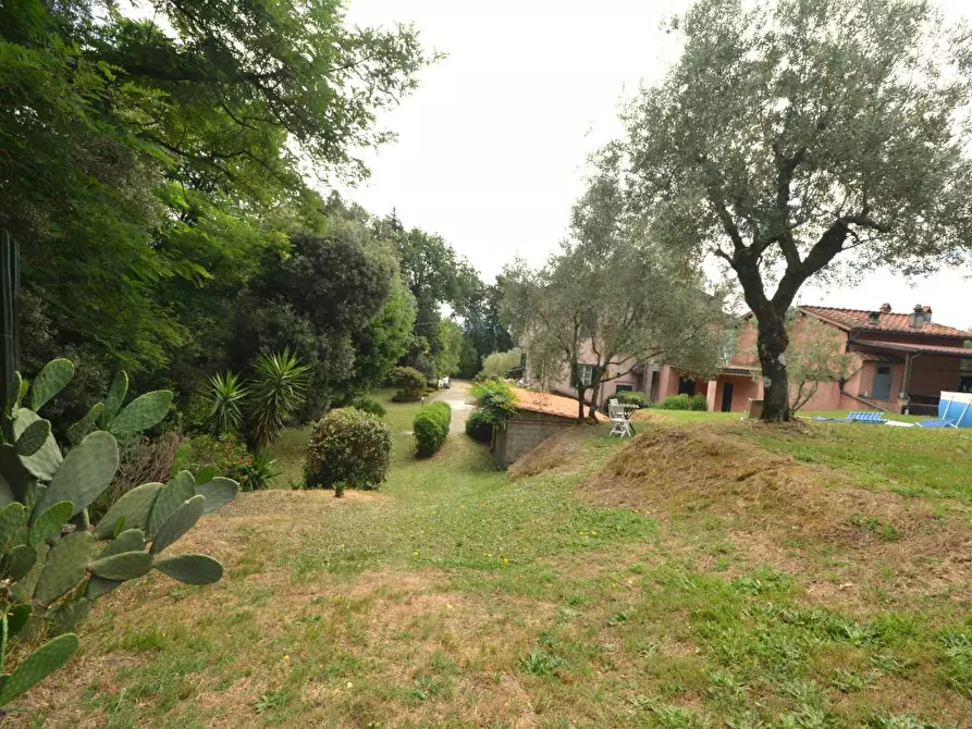 Immagine 25 di Casa bifamiliare in vendita  a Lucca
