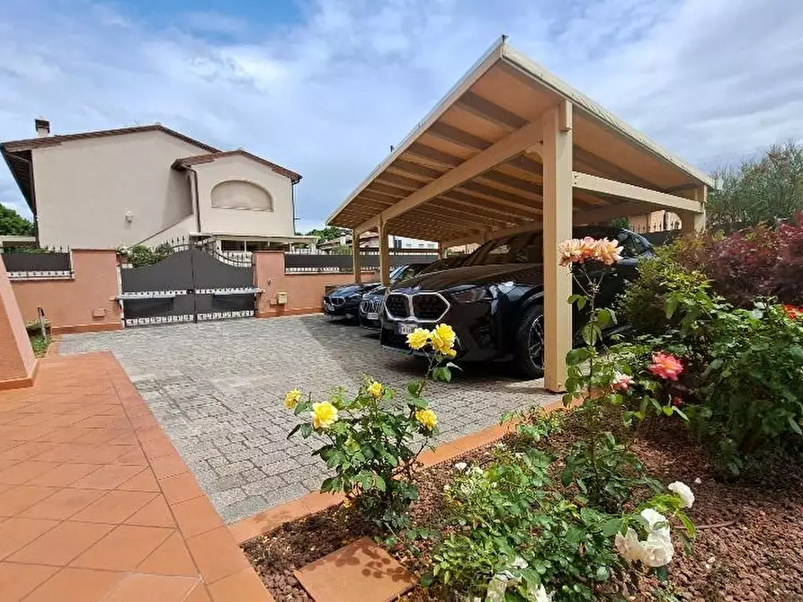 Immagine 10 di Casa bifamiliare in vendita  a Calcinaia