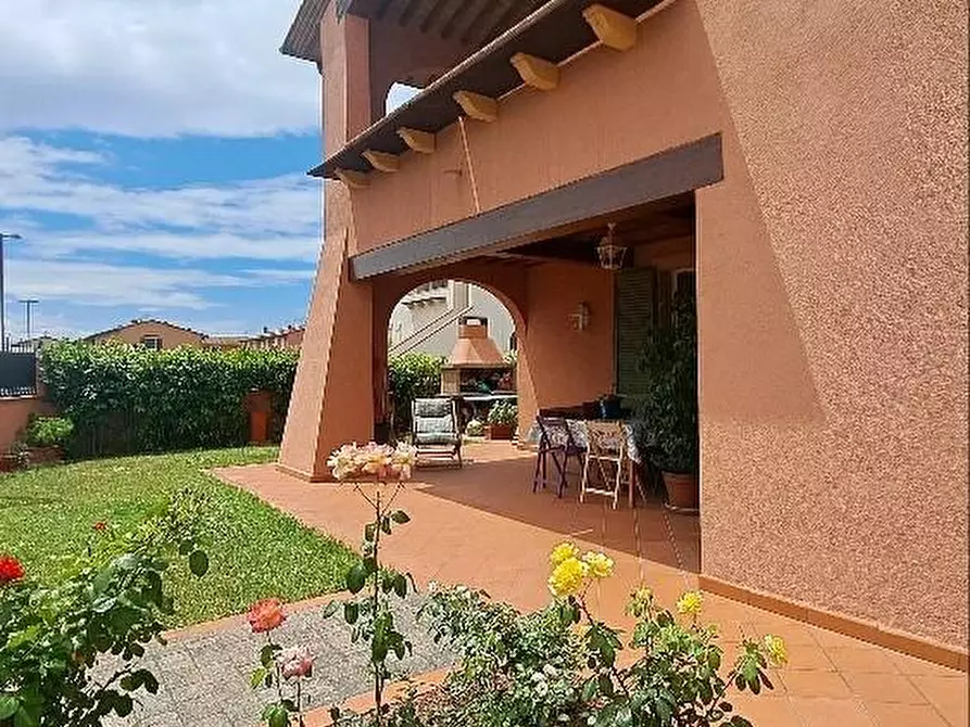 Immagine 4 di Casa bifamiliare in vendita  a Calcinaia