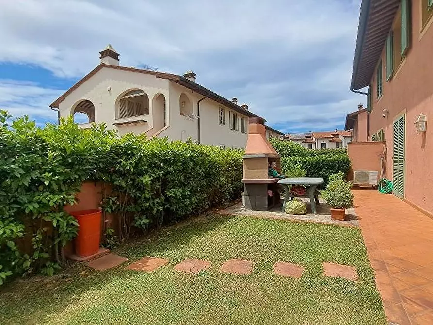 Immagine 6 di Casa bifamiliare in vendita  a Calcinaia