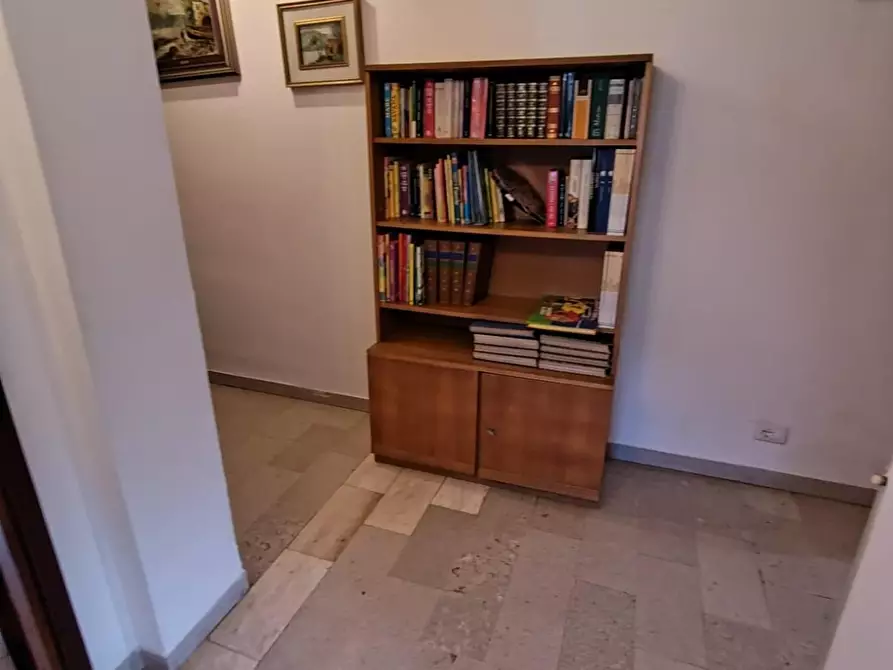 Immagine 2 di Appartamento in vendita  a Carrara