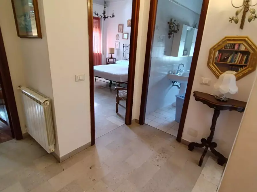 Immagine 10 di Appartamento in vendita  a Carrara